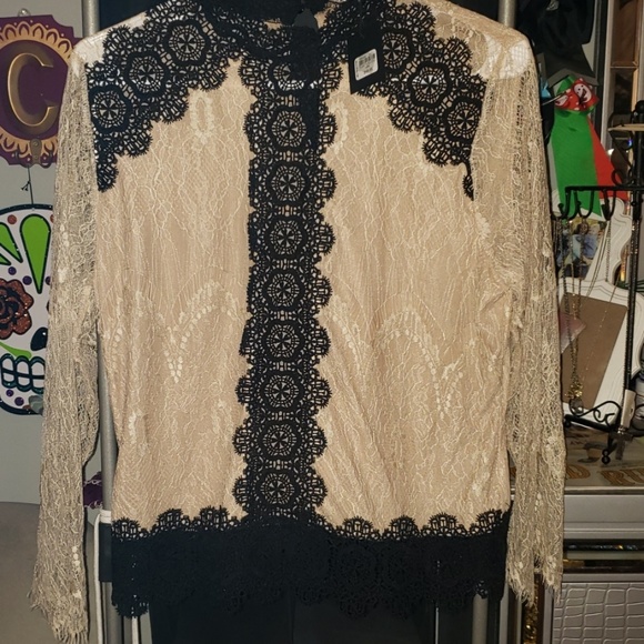 Long sleeve lace top - Picture 3 of 8